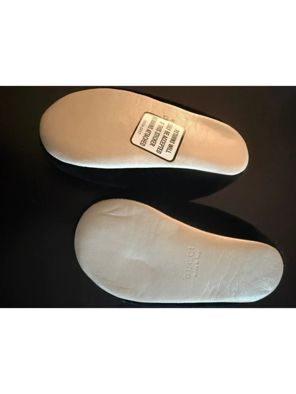 Gucci Suede Crib Shoes for Baby “Hug Me” embroidery Size 1 EUC used once
